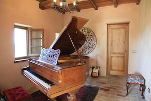 Our 1930's Pleyel mezzacoda in the Sala Piano has also a single sofa.
