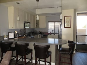 Full Kitchen with bar