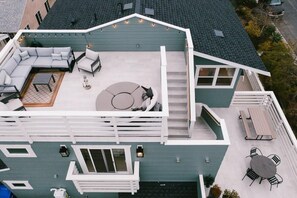 Awesome deck space for everyone!