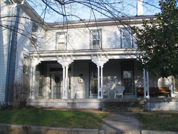 The Victorian Stagecoach Inn - Front Porch