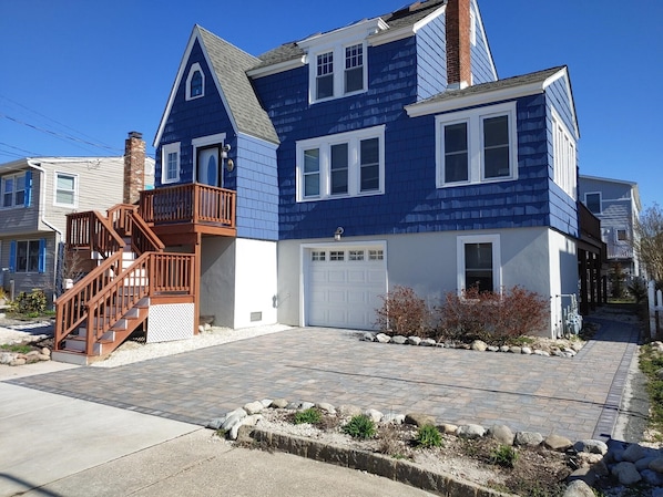 Spacious classic colonial in Beach Haven Terrace. New paver driveway.