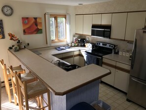 Kitchen and breakfast bar