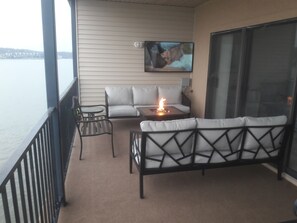 New Fire pit Lounge area, seating eight, Photo 2