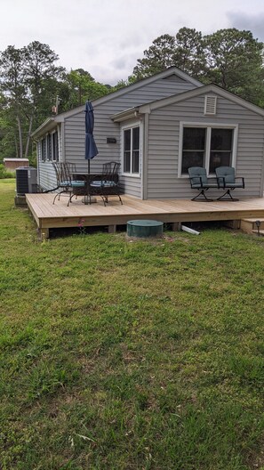 Back deck with plenty of seating and patio table. 
