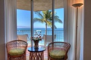 Cozy seating area off the main living room