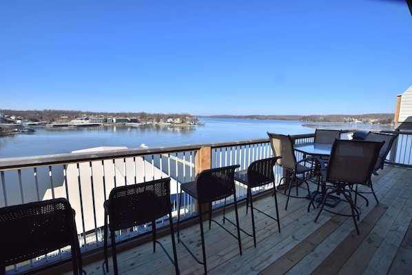 Amazing views of the main channel! Just sit there and watch the boats go by!