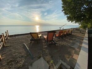 We call this "Upper Beach", there are steel stairs that go to the lake level 