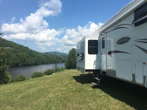 Peaceful camping surrounded by loads of beauty on the Connecticut River!!
