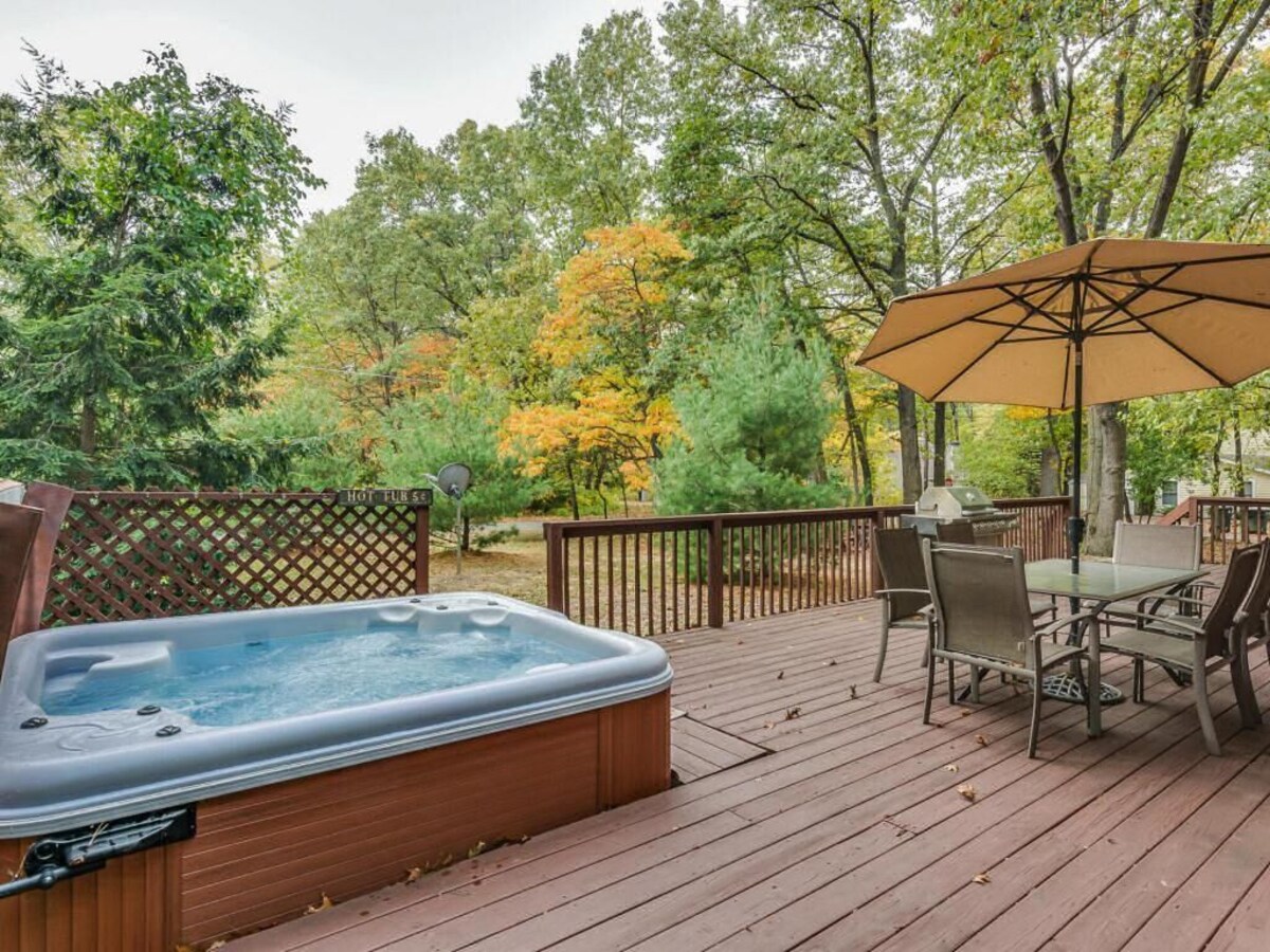 WEEKEND RESTORATION: Hot Tub – Fire Pit – Walk to Lake Michigan – Grand Beach