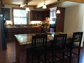 Kitchen and Breakfast Bar