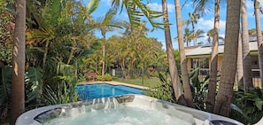 Bain à remous extérieur