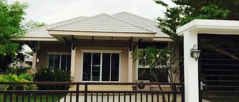 3 Bedroom private house
