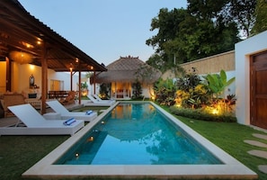 #D16 Oberoi Seminyak 700m beach Villa