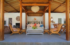 #D16 Oberoi Seminyak 700m beach Villa