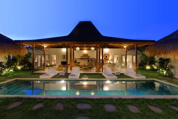 #D1 700m beach Oberoi Central Seminyak
