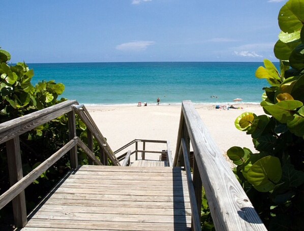7 Min drive to Juno Beach