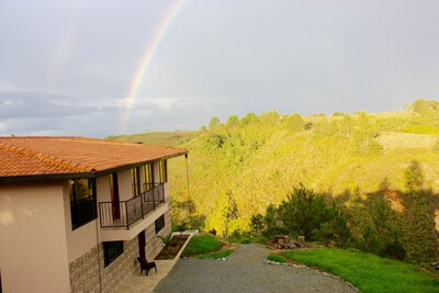 Cascada Cafe Retiro (Waterfall Café Retreat) Colombia Coffee Farm Experience PPN