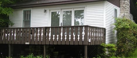 Blue Jay cottage with outdoor deck.