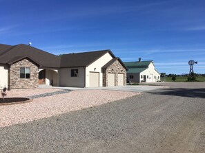 Driveway to the apartment