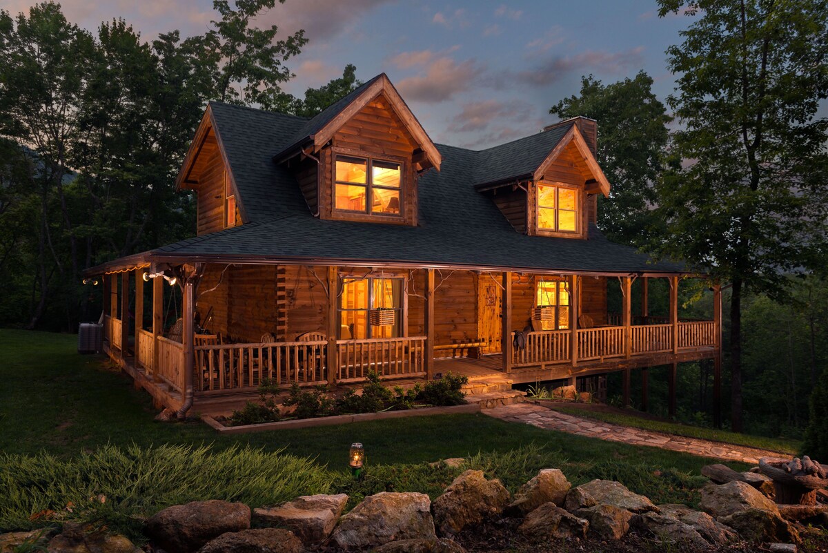 Lake Lure Retreat! Movie room, Horseshoe pits, Mini kid zipline, Waterfall