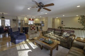 Another view of living area into the kitchen. 