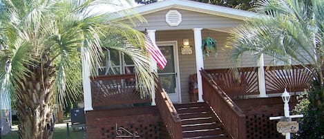 3BR / 2BA Sleeps 6-8 Great off season Monthly & Weekly Rates 