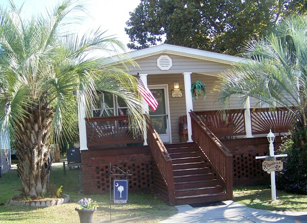 3BR / 2BA Sleeps 6-8 Great off season Monthly & Weekly Rates 