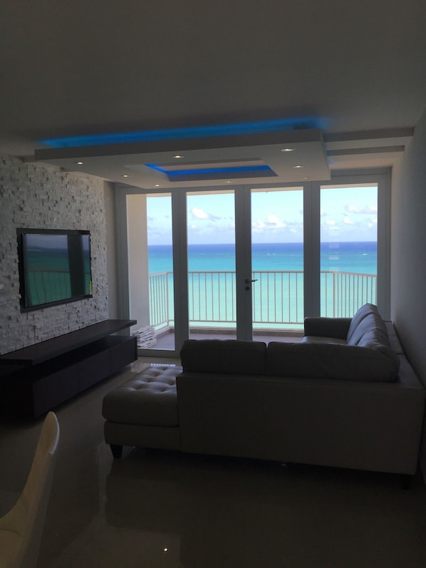 Breathtaking ocean views from the living room with a 55" flat screen TV