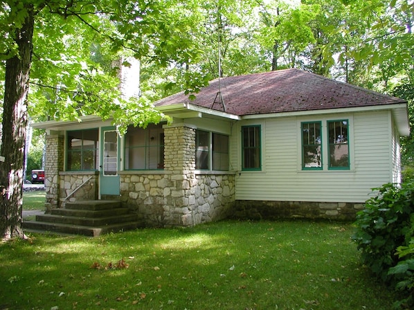Birchmont three bedroom cottage in the Point Beach neighborhood of Egg Harbor.