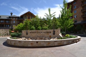 Main Entrance to Escala Lodge
