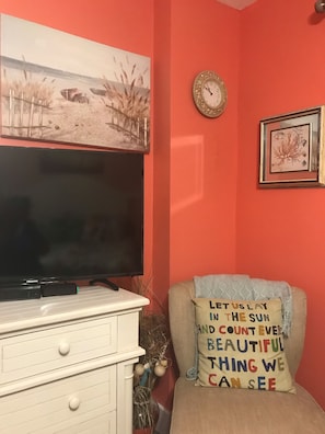 Gulf front king guest bedroom. 42” TV and Blu-ray player