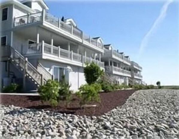 Condo is end unit.  Very private. No direct view of neighbors.