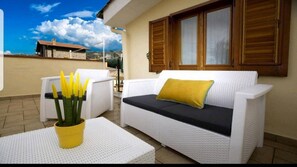 Casa Mariandre A  terrace with table and sofa villa sorrento holidays lettings