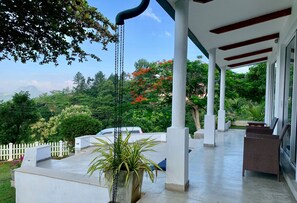 Front terrace 