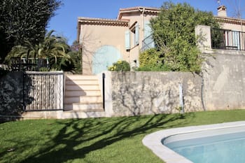 Mas Provençal with sea view!