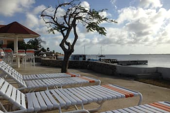 Spacious Oceanfront 1-Bdrm Condo Unit B3 at Sand Dollar Resort