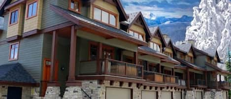 Ski Break Lodge - luxurious townhouse end unit with lots of natural light