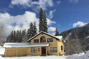 Sleepy Hollows Chalet Lower  (at Sun Peaks Resort)