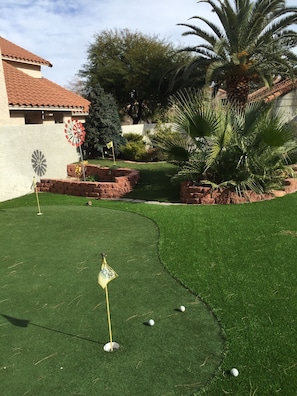 9 hole mini practice putt course in yard. Walk to 18 hole public WILD HORSE GOLF