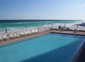 Beautiful Gulf Front Pool! Heated Mar - Oct. No steps to get there!