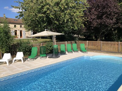 Gran casa familiar de piedra Charentaise con piscina privada y jardines