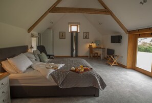 First floor: Spacious master bedroom