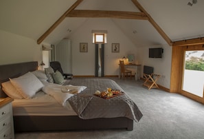 First floor: Spacious master bedroom