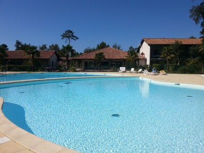 Acogedor T3 con terraza y piscina a 1 km del mar 