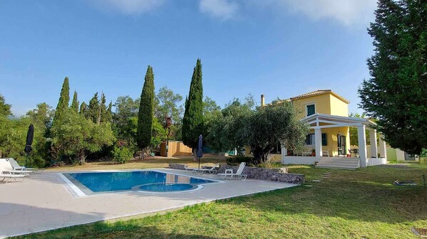 Villa Mayroula