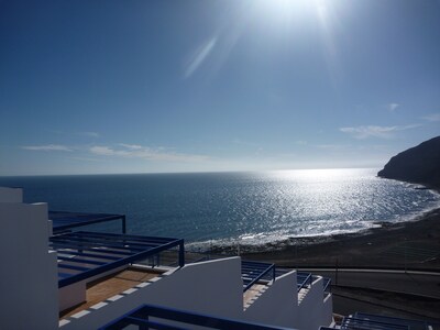 INCREÍBLE APARTAMENTO DE LUJO CON VISTAS AL MAR, CON TERRAZA AMPLIA BAÑADA DE SOL / WiFi GRATUITO