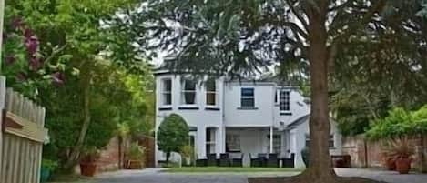 Beautiful grade II listed Georgian Villa.