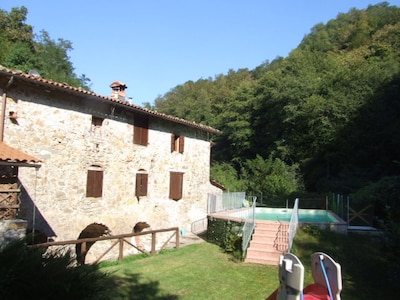 NEW!!! Converted Mill, Riverside, Pure peace! Walk to village. WIFI