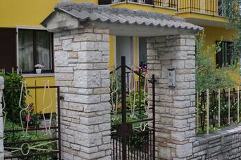 \Spacious lake view apartment\