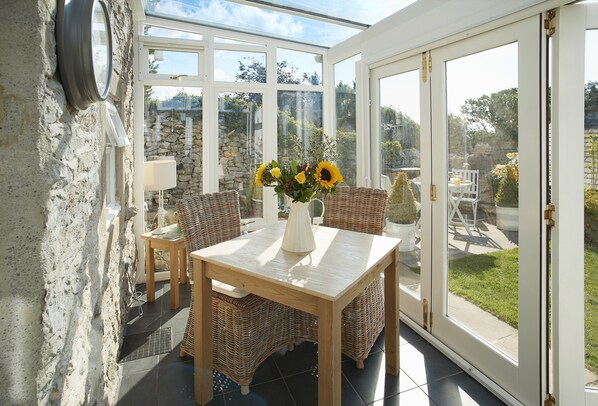 Ground floor: Seating for two in the modern conservatory